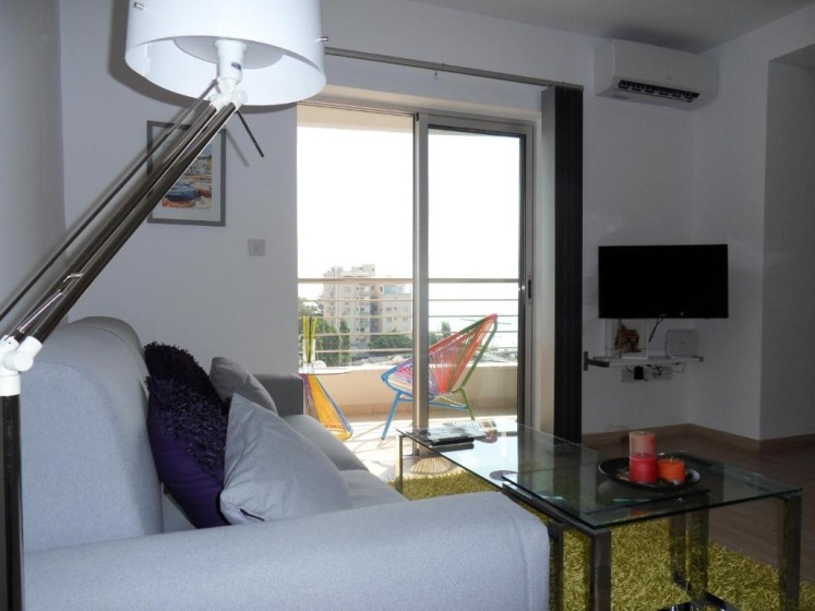 Eden Beach Apartment 611 — комфортный отель в Лимассол