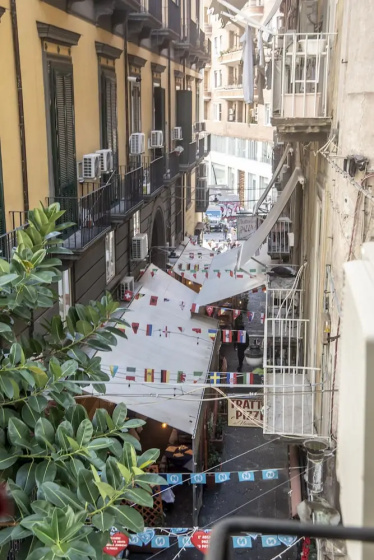 Three Rooms Toledo Luxury — отель в Неаполе, Италия