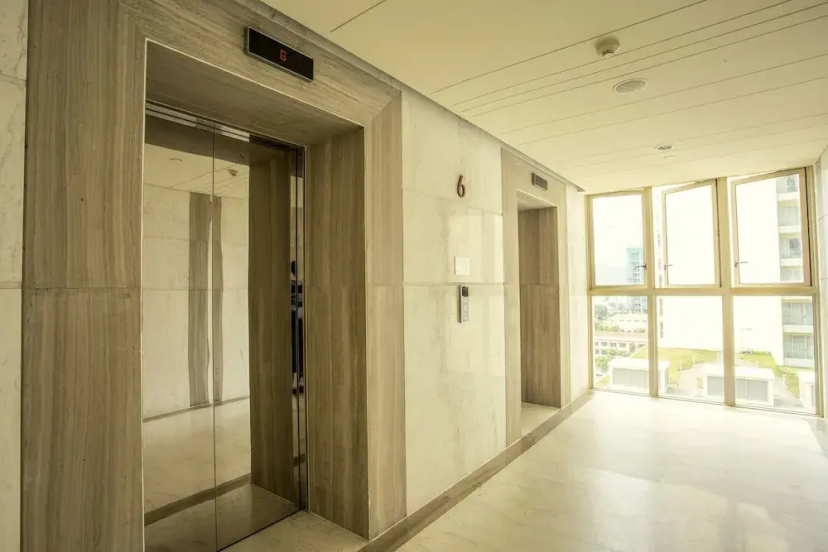 The Costa Serviced Apartment by SeaHoliday — отель с удобным расположением в Нячанге