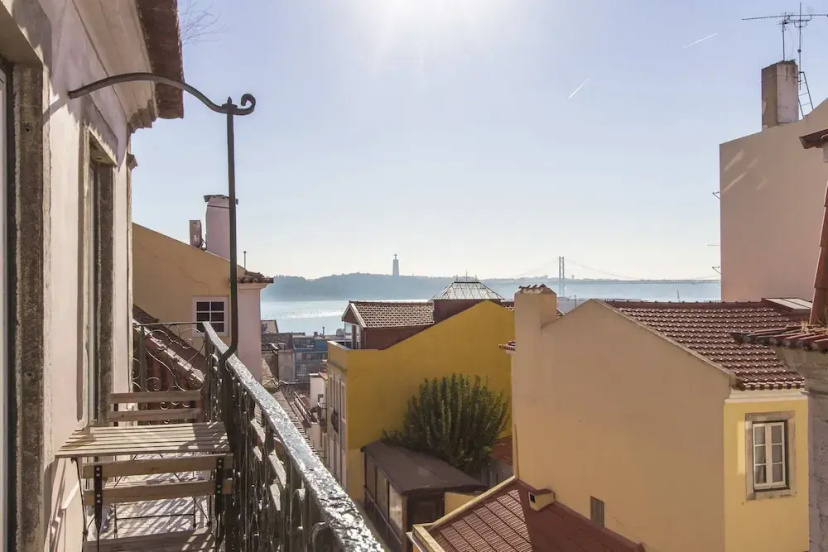 Chiado Blue by Homing — отель с удобствами в Лиссабоне