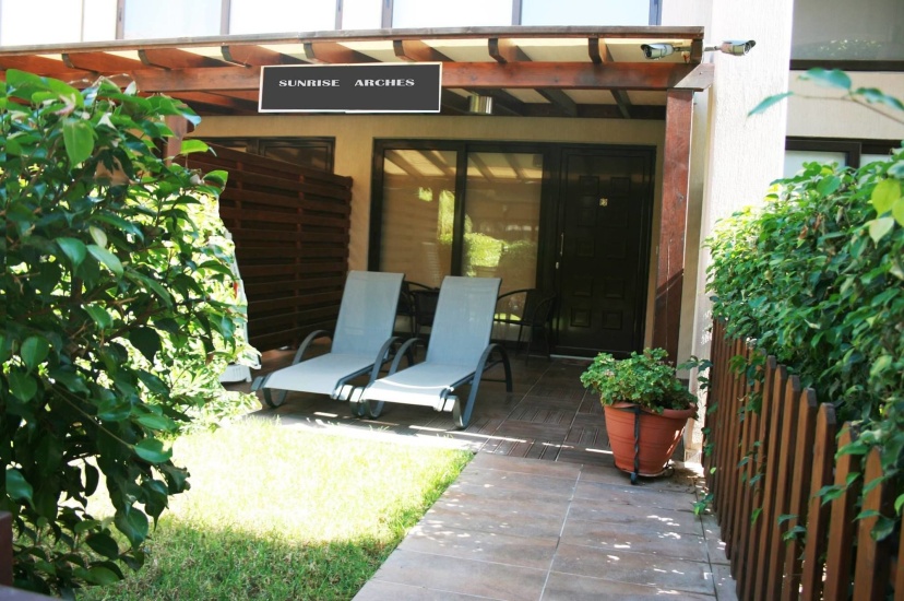 Sunrise Arches Apartments — комфортный отель в Лимассол