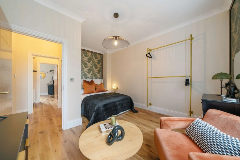 Stylish 2 Bedroom Notting Hill Stay — отель с удобным расположением в Лондоне