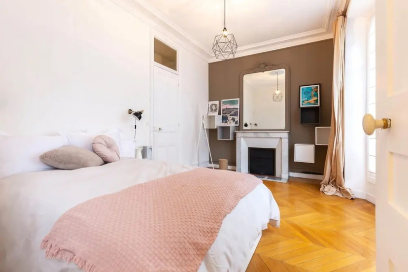 Chic Grenelle 3 Bedroom Apartment in Paris — забронировать отель в Париже