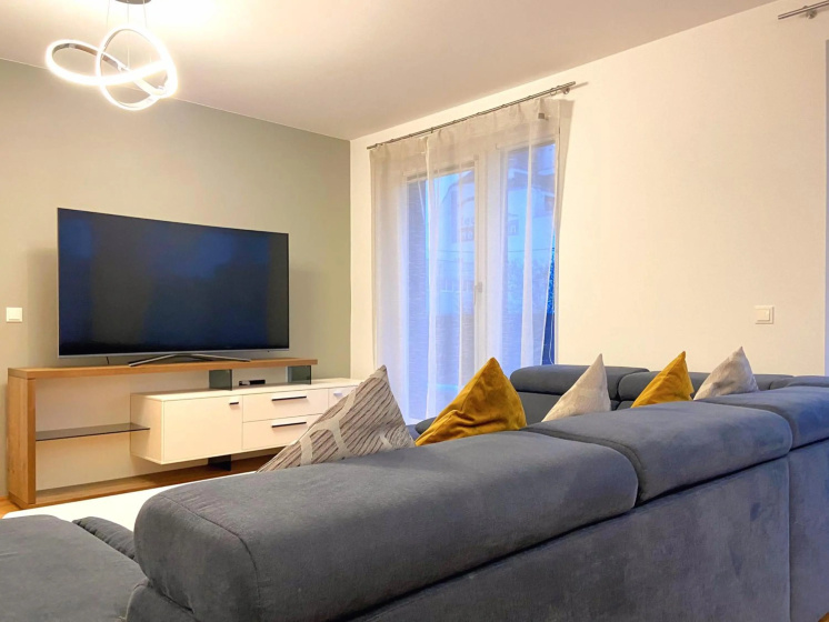 Near Lake Spacious & Furnished Beautiful Apartment — комфортный отель в вене