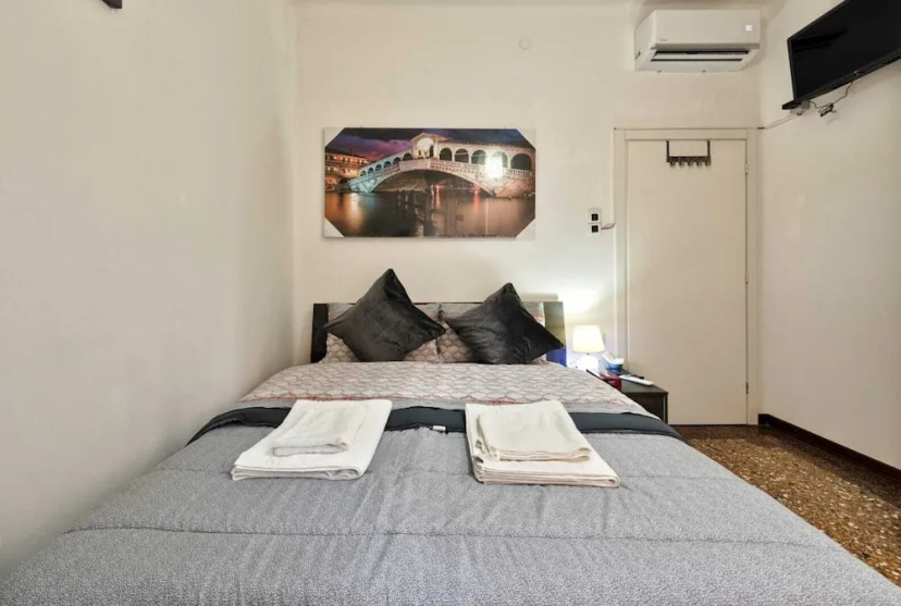 Цены на City Living Guest House Venice в Венеции
