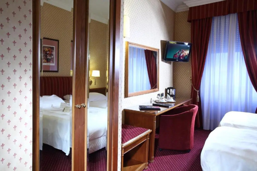 Сравните цены на Hotel Berna в Милане