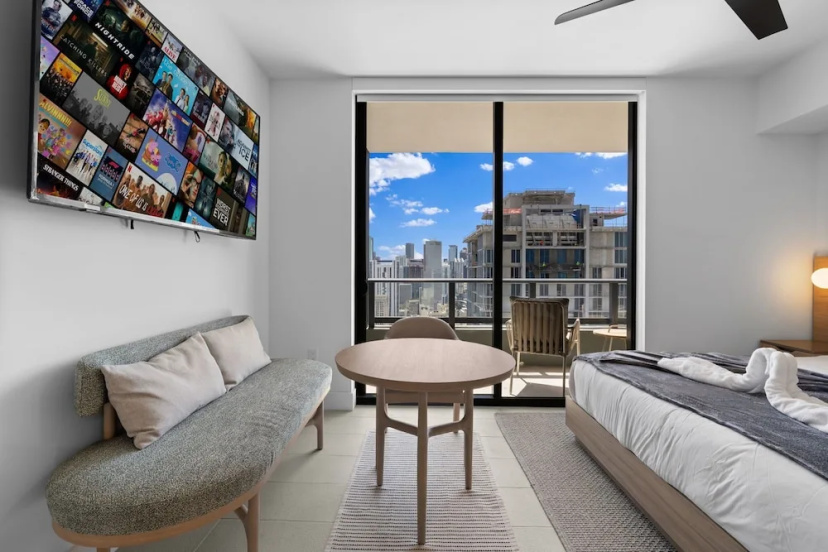 Prime Downtown Location Condos — отель с удобным расположением в Майами
