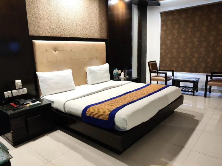 Hotel Delhi Pride — отель с удобствами в Дели