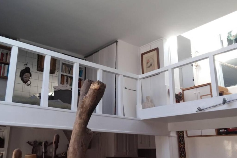 Цены на Appartement atypique Saint Germain des Près в Париже