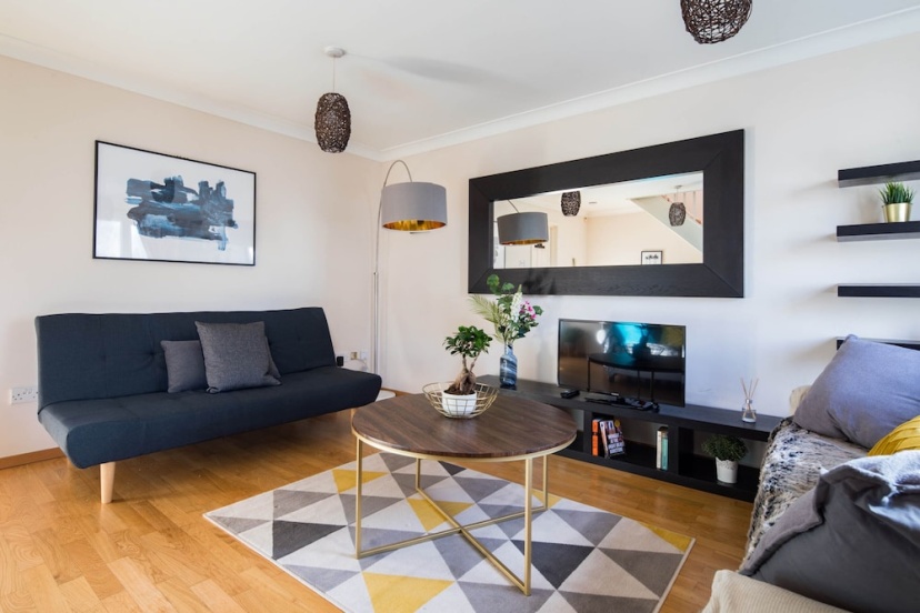 Spacious 2 Bed Apartment with Garden in Fulham — забронировать отель в Лондоне
