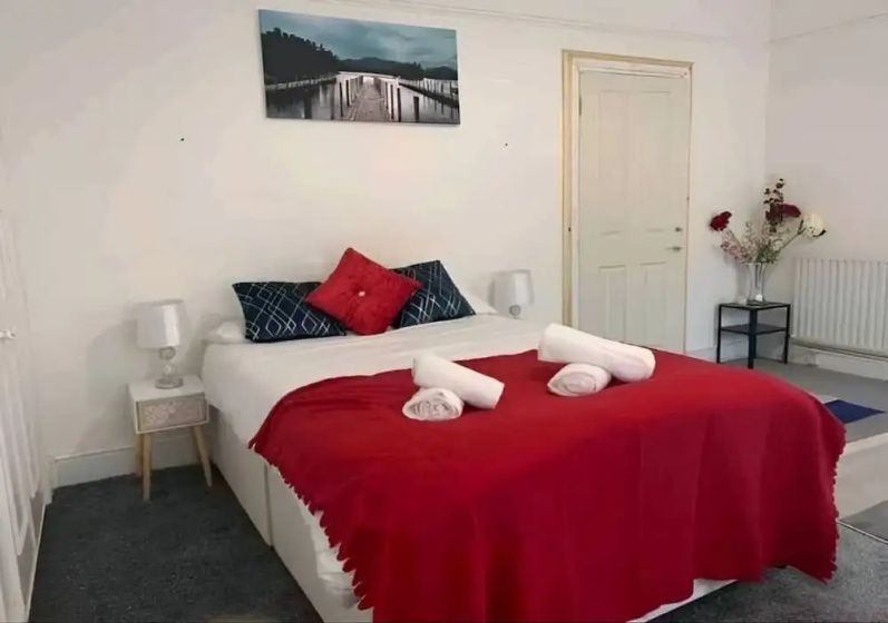 Fern Cozy Apartment 3 Wifi Parking — отель с удобствами в Лондоне