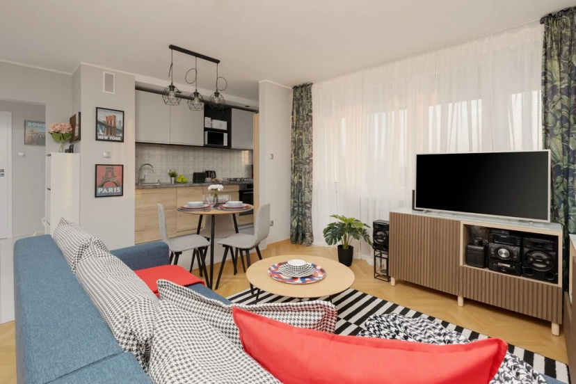 Цены на Stylish Apartment in Żoliborz by Renters в Варшаве