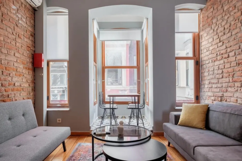Rustic Stone Flat 5 min to Taksim Square — комфортный отель в Стамбуле