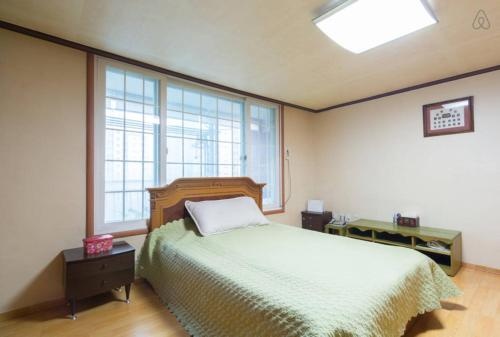 Mapo Azumma Guesthouse — отель с удобным расположением в Сеул