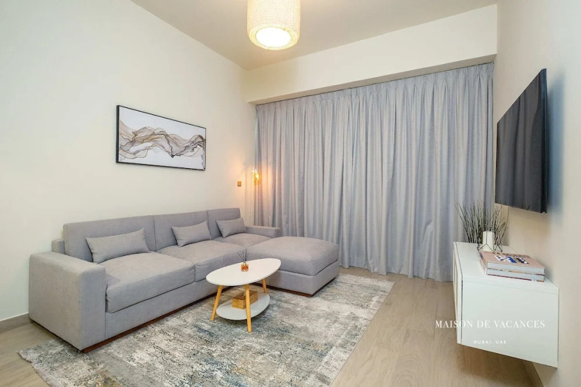 Цены на Spacious 1 Bedroom Near Downtown and Dubai Mall в Дубае