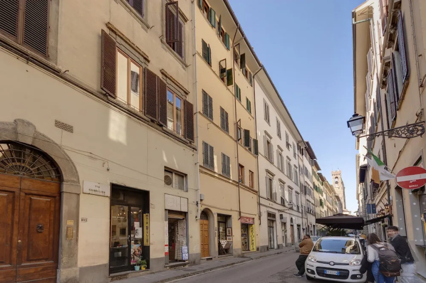 Mamo Florence - Ghibellina Apartment — отель с удобным расположением в Флоренции