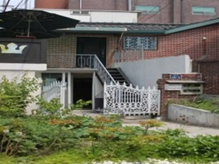 Golden Pond Guest House — забронировать отель в Сеул