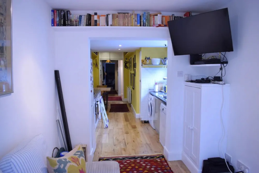 Цены на Spacious 1 Bedroom Apartment With Garden в Лондоне