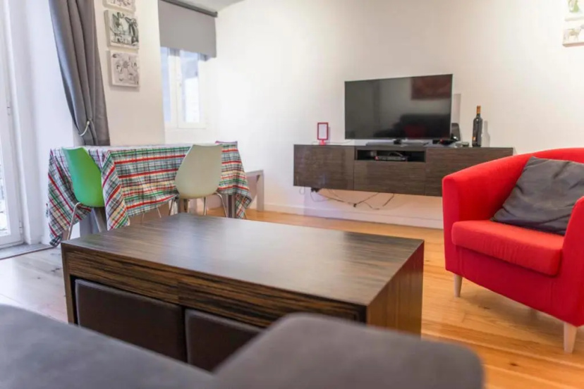 Apartamento Mártires da Pátria — забронировать отель в Лиссабоне