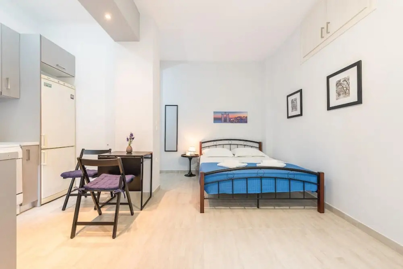 Sweet and Central apt for 2 Fresh Paint feb 2024 — отзывы гостей и цены