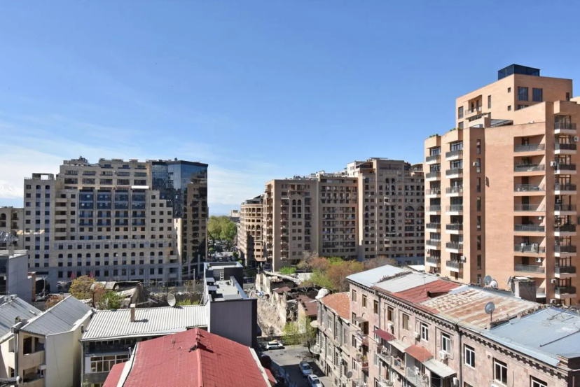 Teryan street, 4 bedrooms Luxury, Unique apartment TT888 — забронировать отель в Ереван