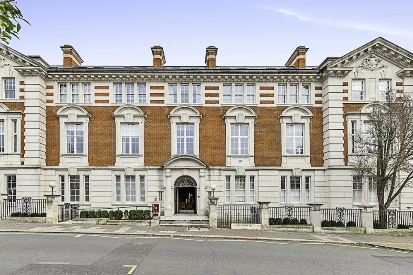 Vibrant 2-bed Flat: Acton's Best Stay! — отель с удобным расположением в Лондоне