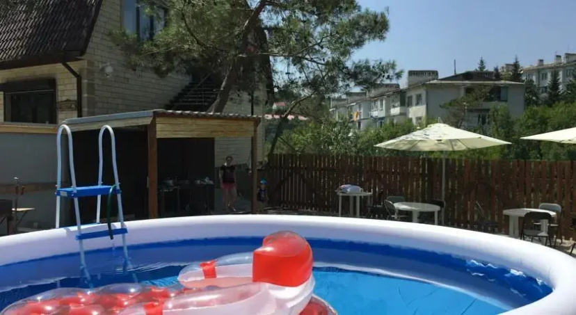 Guest house on pereulok Pionerskiy 4V — отель с удобствами в Новомихайловский