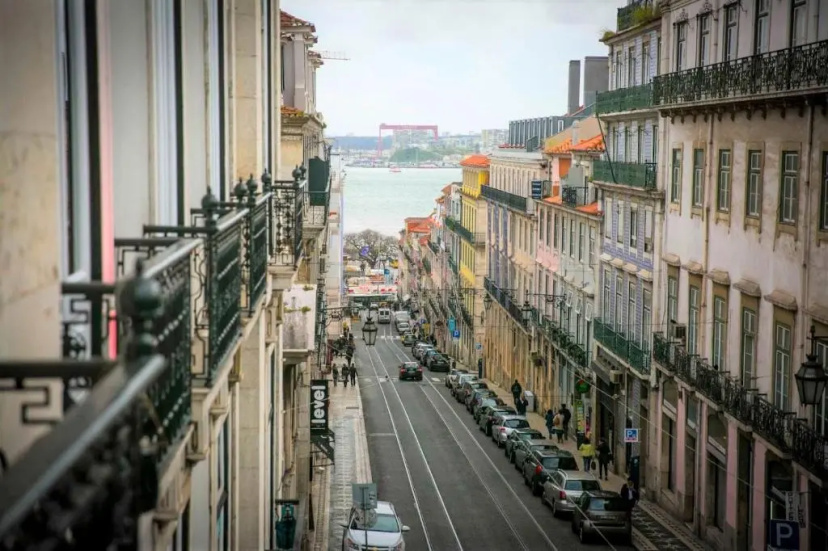 Цены на Luxury and Beautiful Apartment in Chiado в Лиссабоне