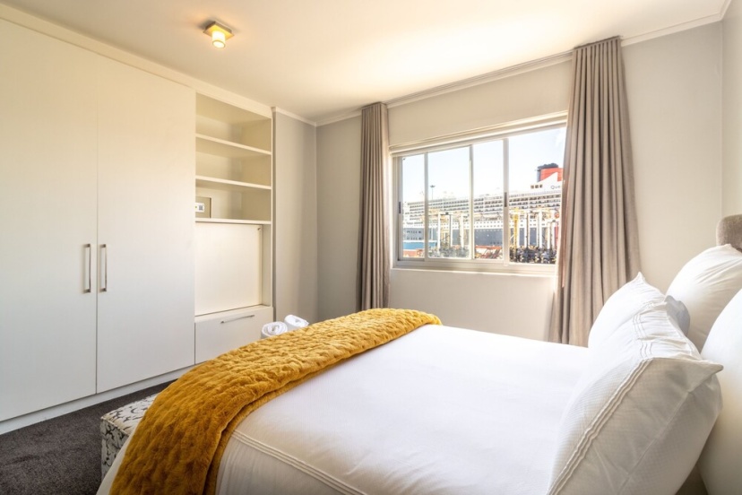 Experience Uninterrupted Comfort Fully Furnished 2br Flat Free From Loadsheding — отель в Кейптауне, Южноафриканская Республика