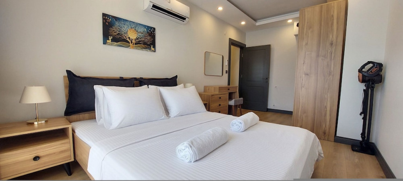 New Flat Large Living Space 1 Close to Lara Beach — отель с удобствами в Анталье
