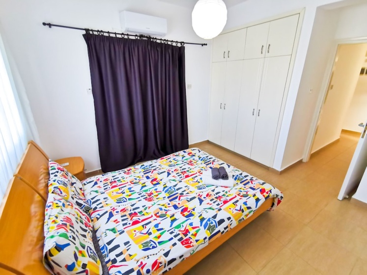 Off Course Seaview Apartment — отель с удобным расположением в Ларнака