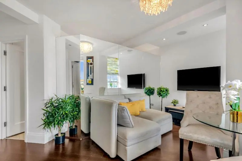 Цены на Contemporary Apartments Chelsea в Лондоне