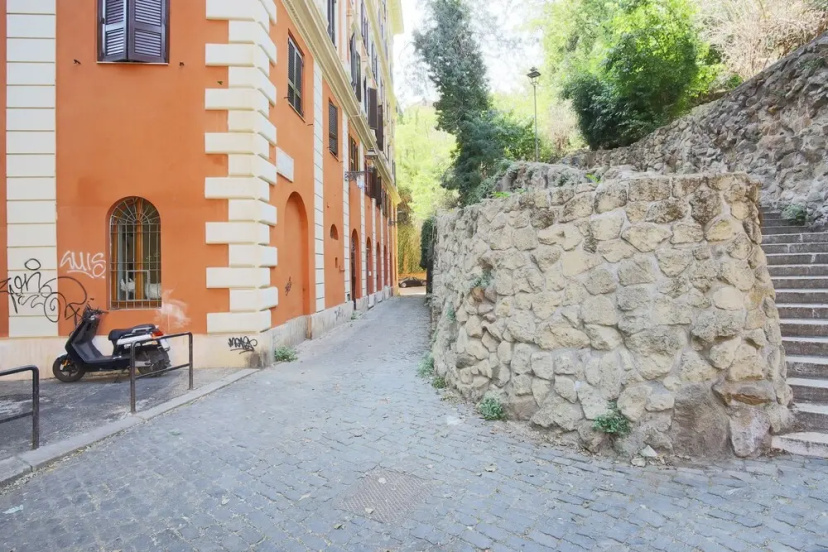 Quiet and Cozy Trastevere Hideaway — комфортный отель в Риме