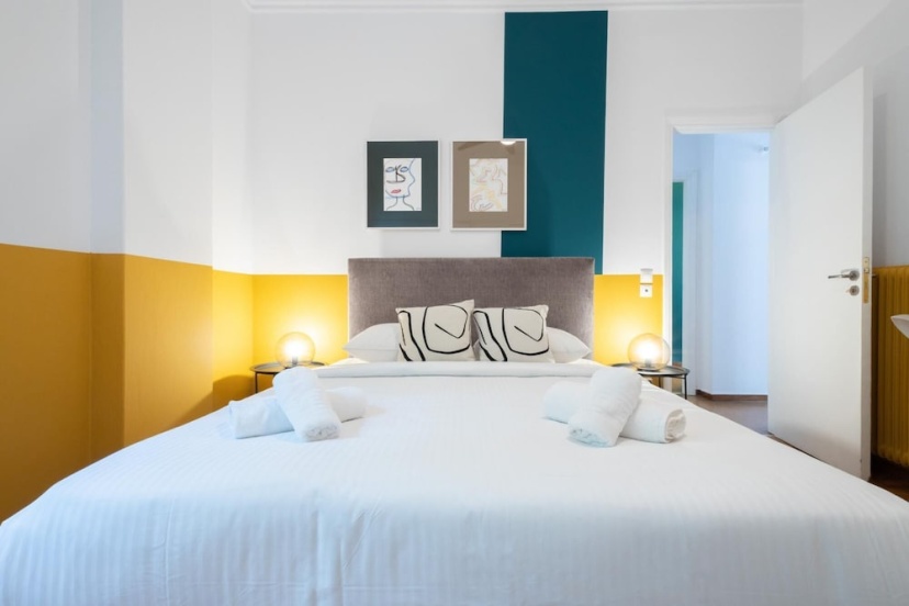 Spacious High-ceiling 2-bedroom by Acropolis Museum — отель с удобным расположением в Афины