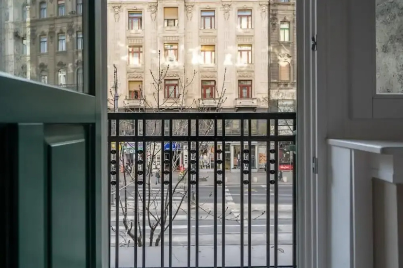 Karoly Boutique Suites, Best Location by BQA — отель в удобной локации в Будапеште