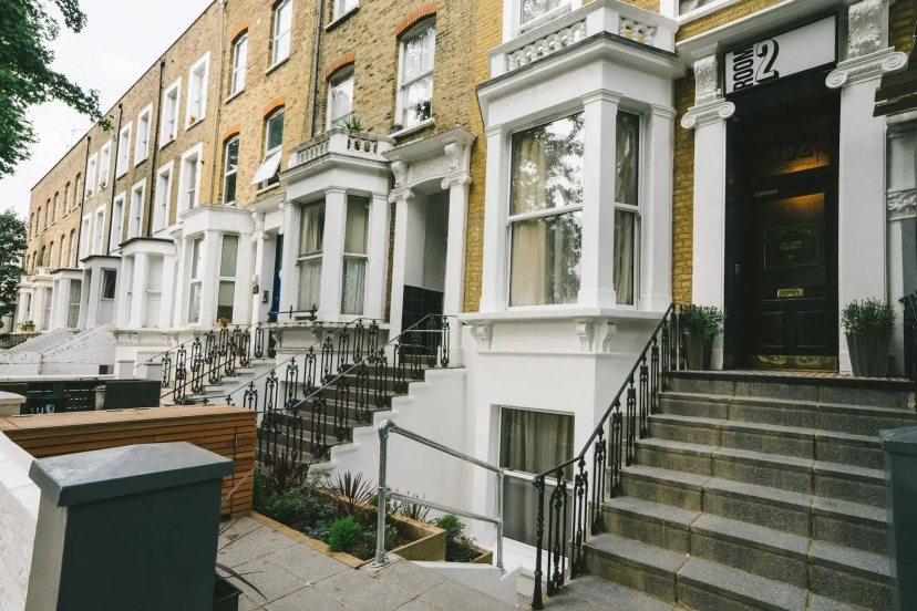 Room2 London Hammersmith Townhouse — отель с удобным расположением в Лондоне