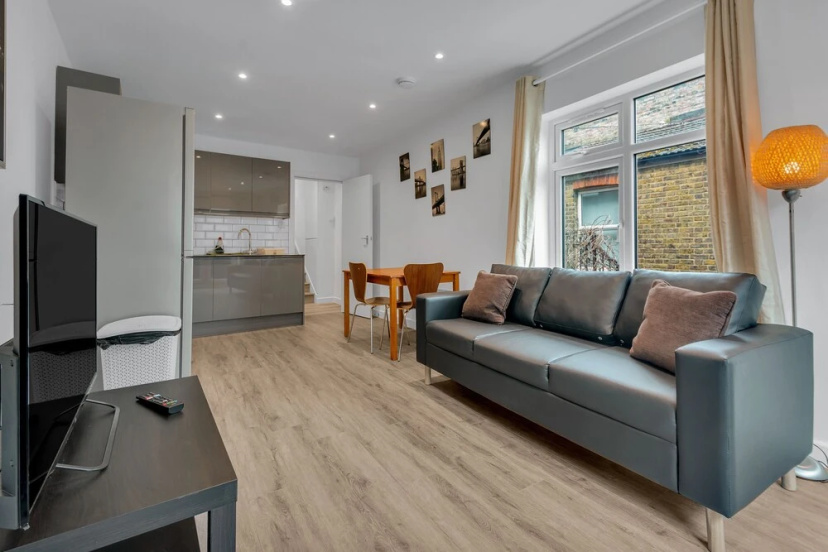 Charming 2-bed Apartment in South West London — забронировать отель в Лондоне