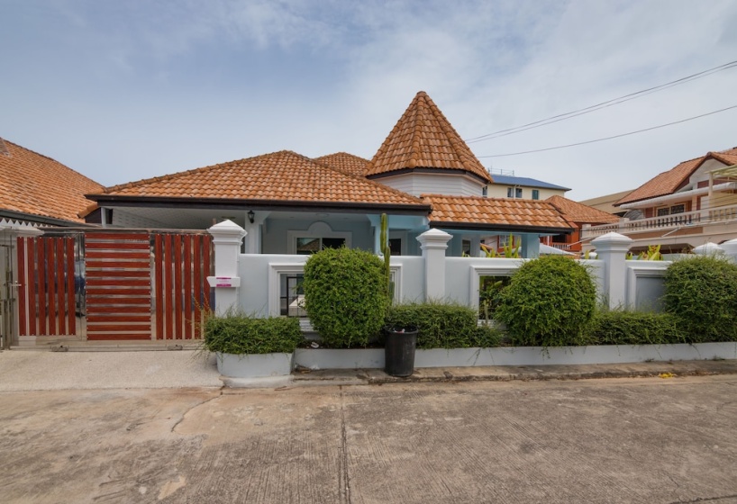 Nowhere Villa Demeter — отель с удобствами в Паттайе