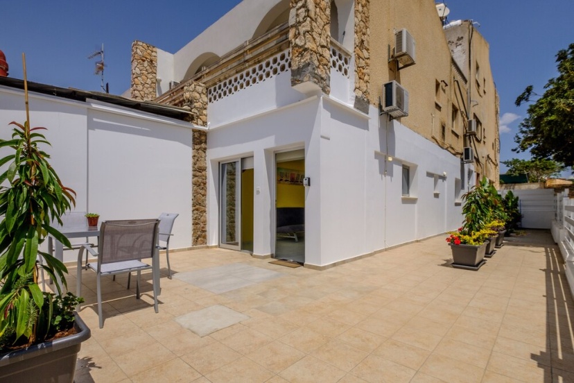 Gabinos - 1BR - Square Center — отель с удобным расположением в Айя-Напа