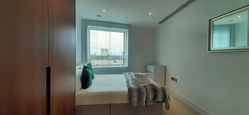 Capacious Two bed Apt in Canary Wharf — комфортный отель в Лондоне
