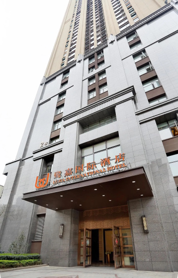 Lujia International Hotel — отель с удобствами в Чэнду