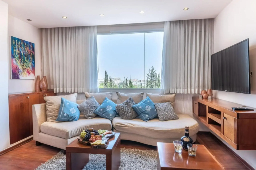 Art Apartment In Mamila - Art & View — отель с удобствами в Иерусалим