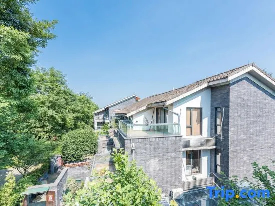 Qingchengshan Huajun Holiday Villa (Qianshan High-speed Railway Station) 3 — отель в Чэнду, Китай