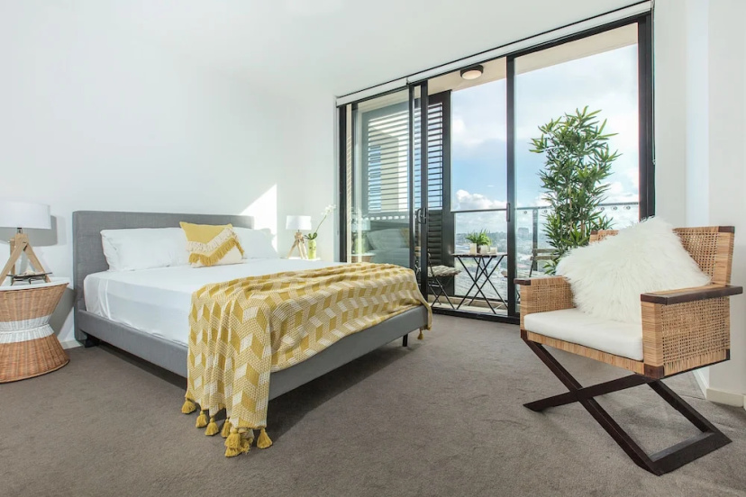 Redfern One Bedroom Apartment with Views — отель в Сиднее, Австралия