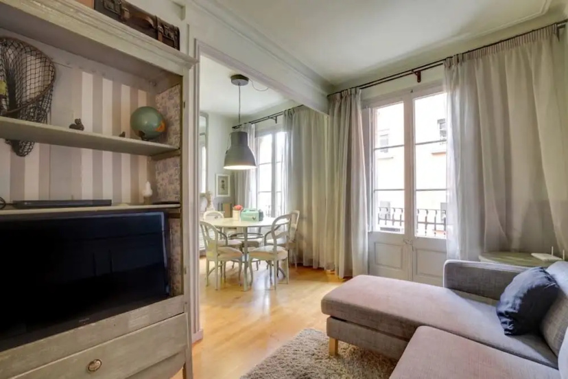 Lovely 3 Bed Apartment in Gracia — комфортный отель в Барселоне