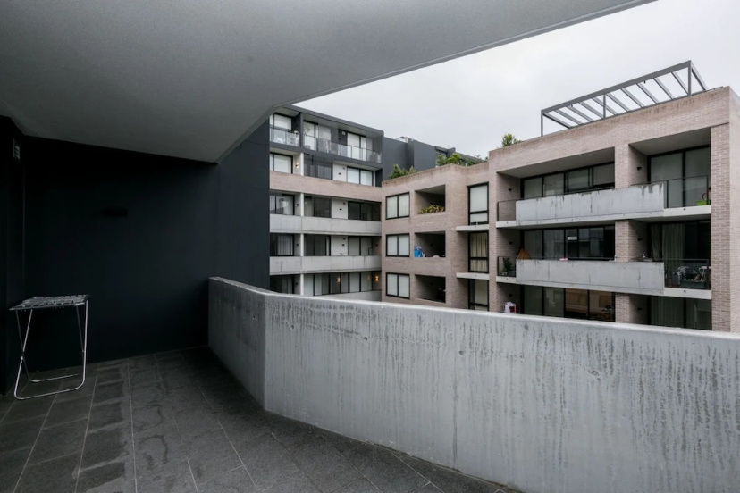 Цены на Spacious Bright Apartment в Сиднее