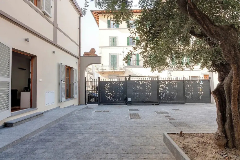 Mamo Florence - Bonnie - Clyde - Marvin Apartments — отель с удобным расположением в Флоренции