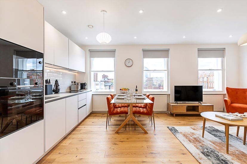 Light & Luxury Chelsea Apartment: Private Balcony! — забронировать отель в Лондоне