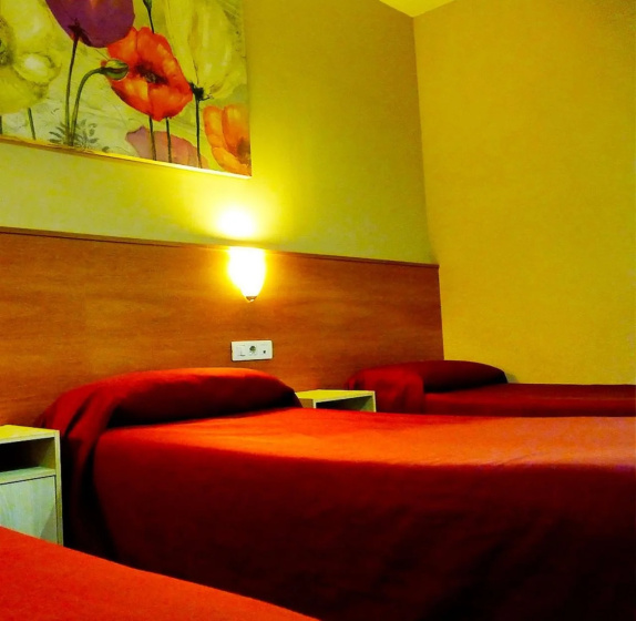 Hostal Drassanes — комфортный отель в Барселоне