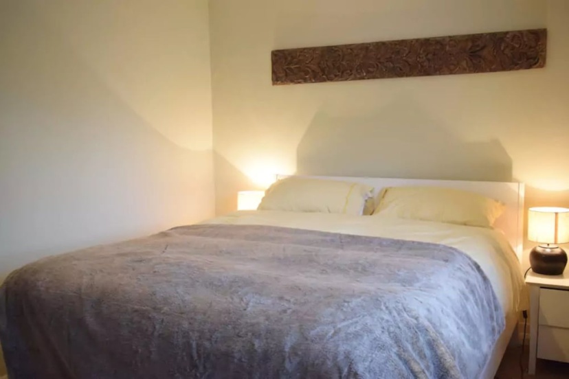 2 Bedroom Apartment in Ravenscourt Park — отель с удобствами в Лондоне